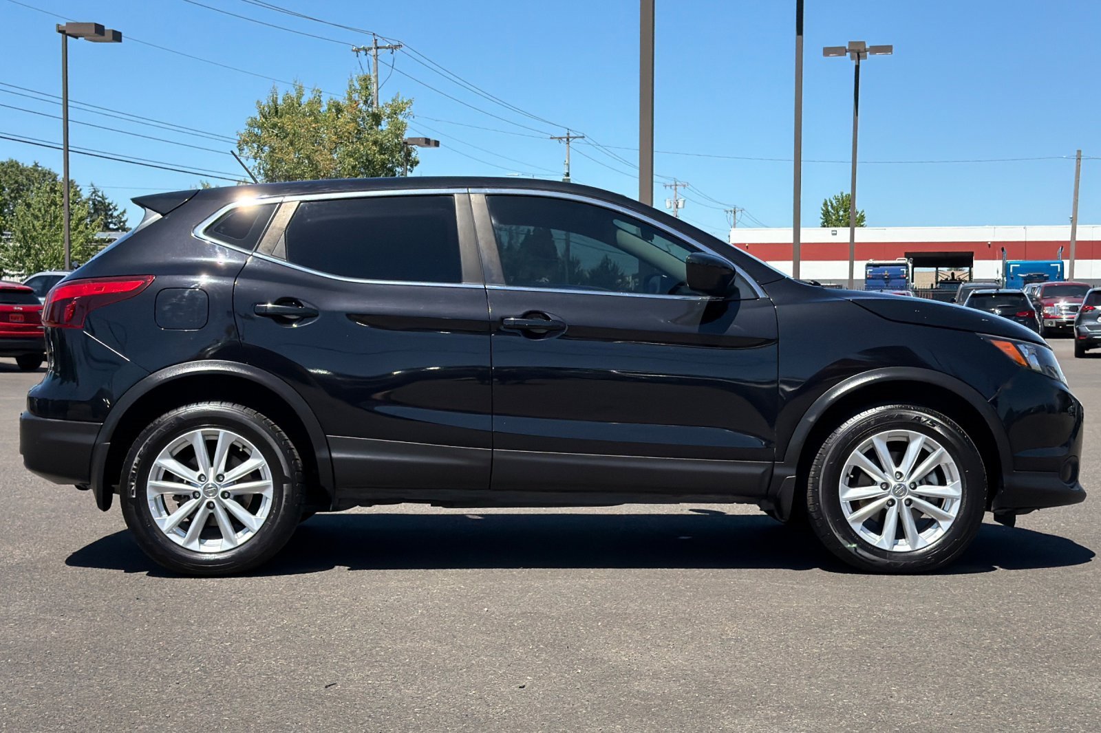 Used 2018 Nissan Rogue Sport S w/ S Appearance Package FWD image 3