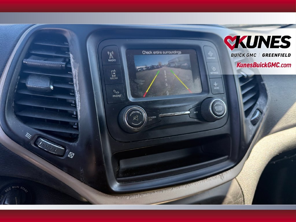 Used 2018 Jeep Cherokee Latitude w/ Altitude Package AWD/4WD image 26