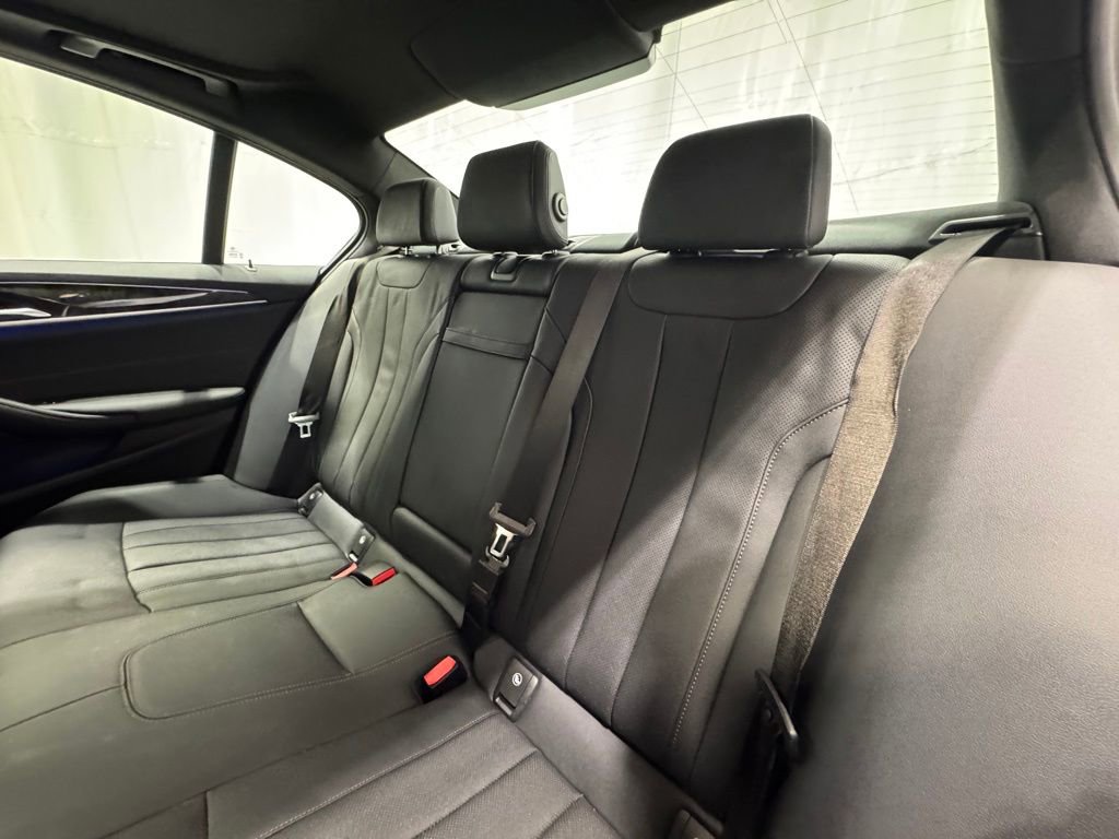 Used 2023 BMW 540i xDrive w/ Premium Package image 25