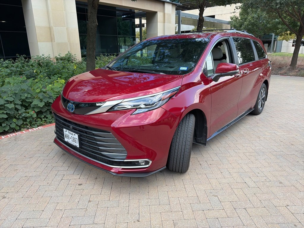 Used 2025 Toyota Sienna Platinum