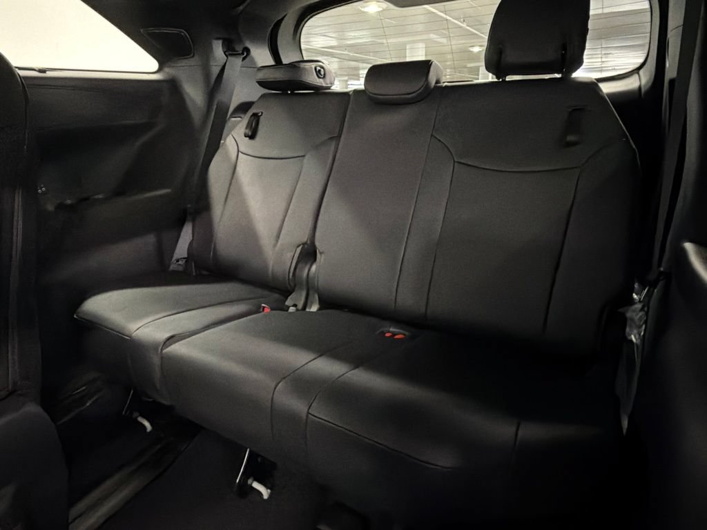 Used 2026 Toyota Sienna Limited FWD image 39