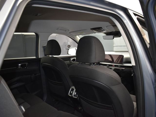 Certified 2025 Kia Sorento LX image 12