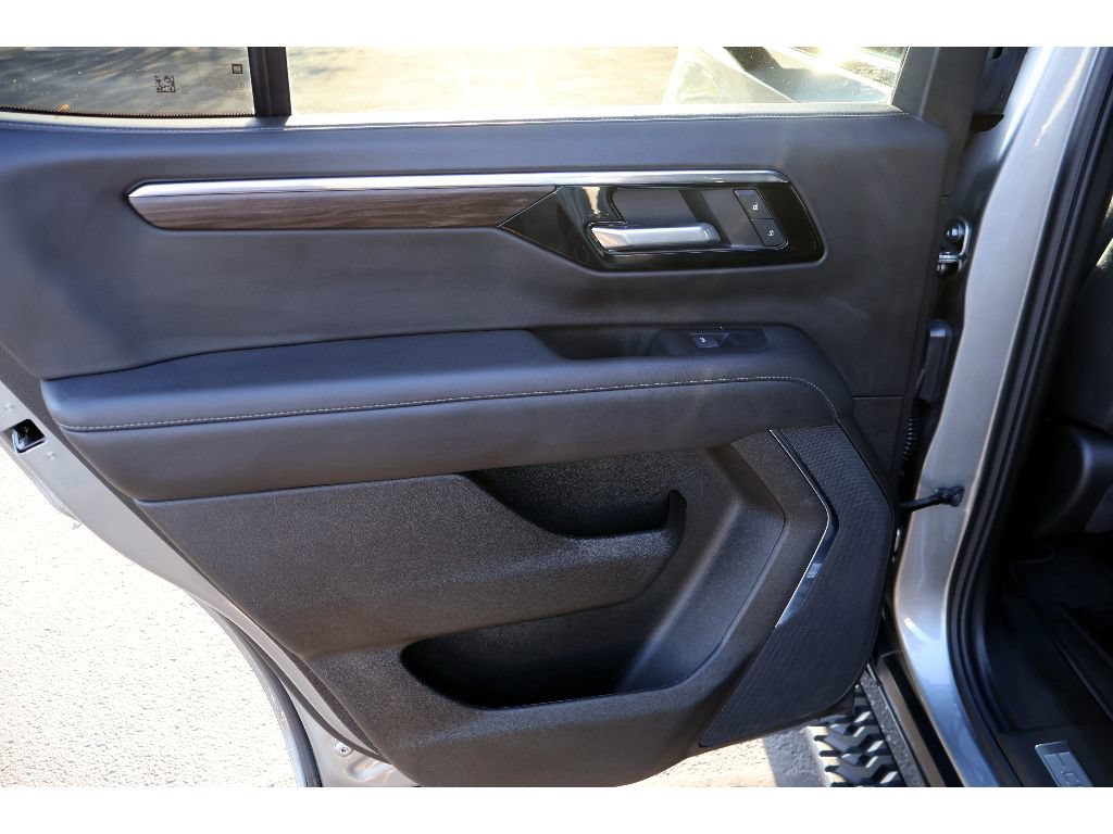 Used 2025 Chevrolet Tahoe Z71 AWD/4WD image 23