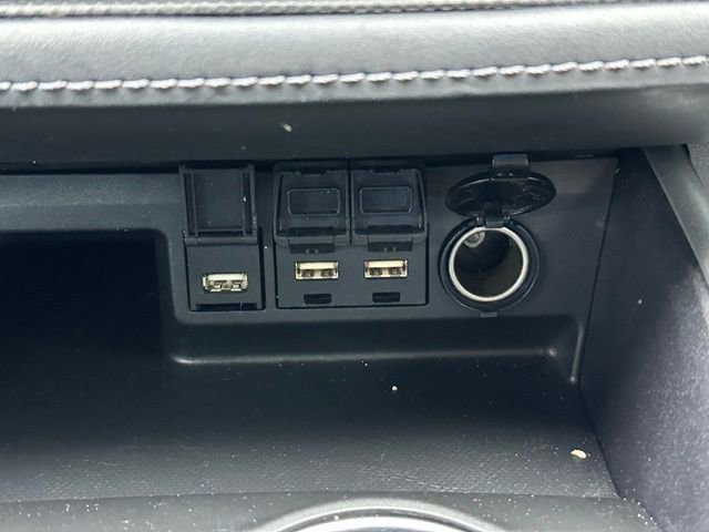 Used 2021 Toyota Highlander L image 37