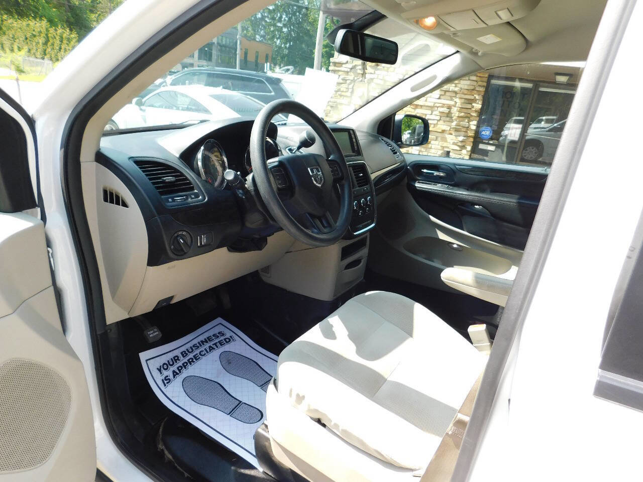Used 2019 Dodge Grand Caravan SE image 27