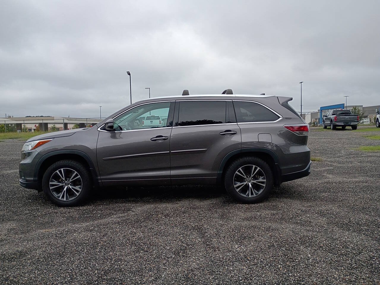 Used 2016 Toyota Highlander XLE AWD/4WD image 9