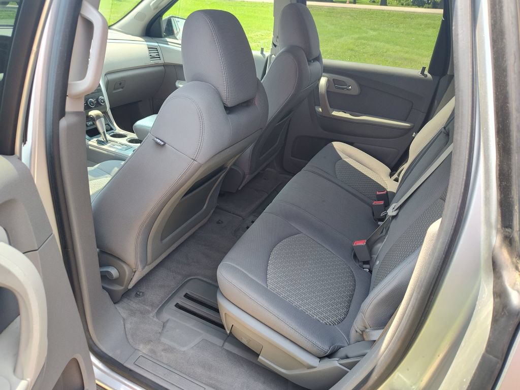 Used 2011 Chevrolet Traverse LS FWD image 6