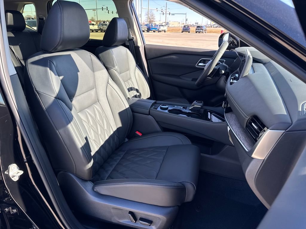 New 2026 Nissan Rogue Platinum w/ Platinum Premium Package image 13