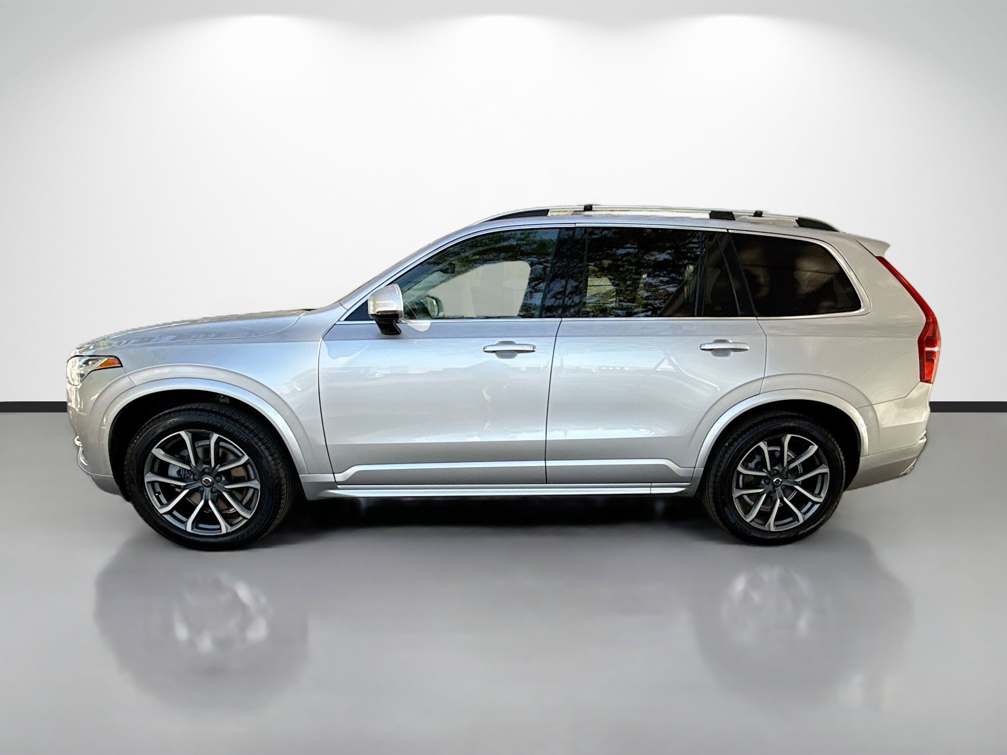 Used 2019 Volvo XC90 T6 Momentum w/ Protection Package Premier image 2