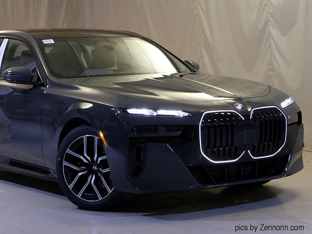 Used 2026 BMW i7 xDrive60 w/ Executive Package image 2