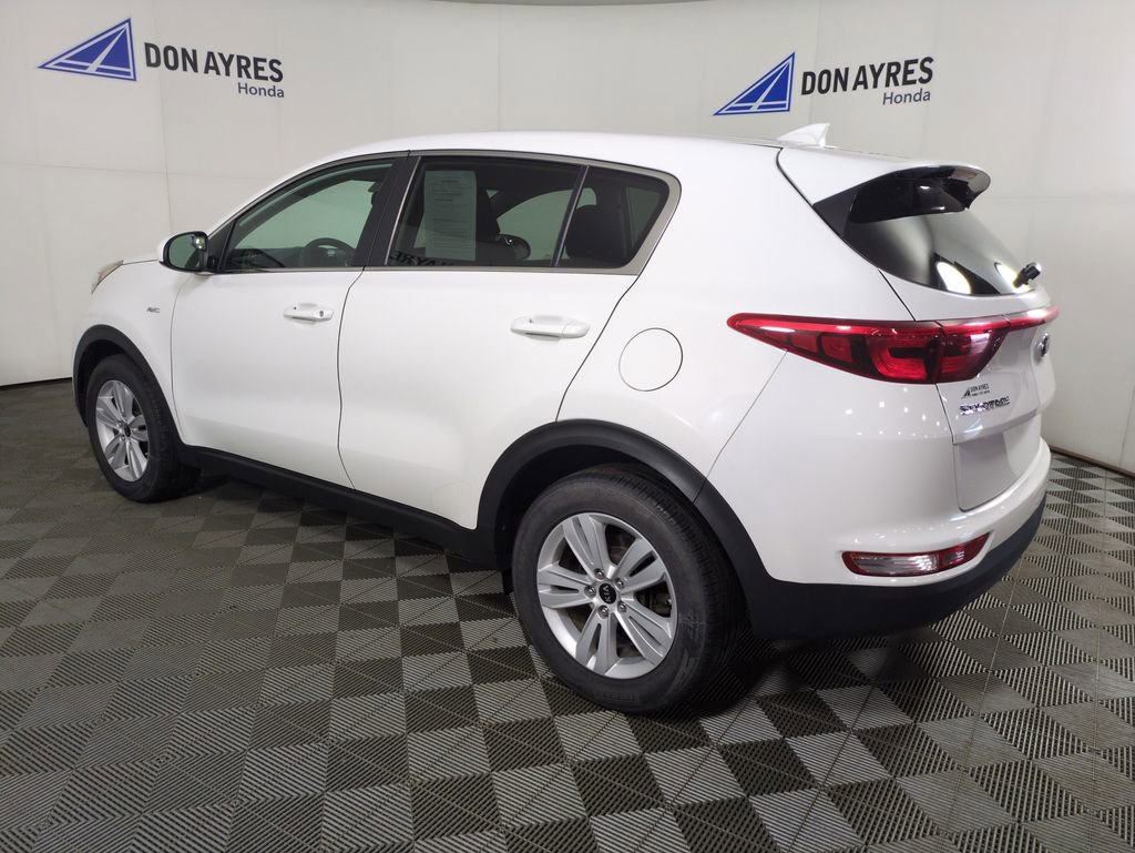 Used 2017 Kia Sportage LX AWD/4WD image 3