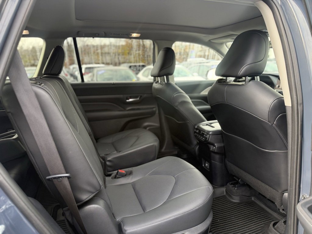 Used 2024 Toyota Grand Highlander Platinum image 19