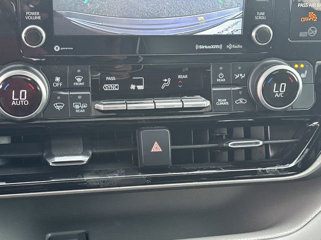 Certified 2021 Toyota Highlander XLE FWD image 15