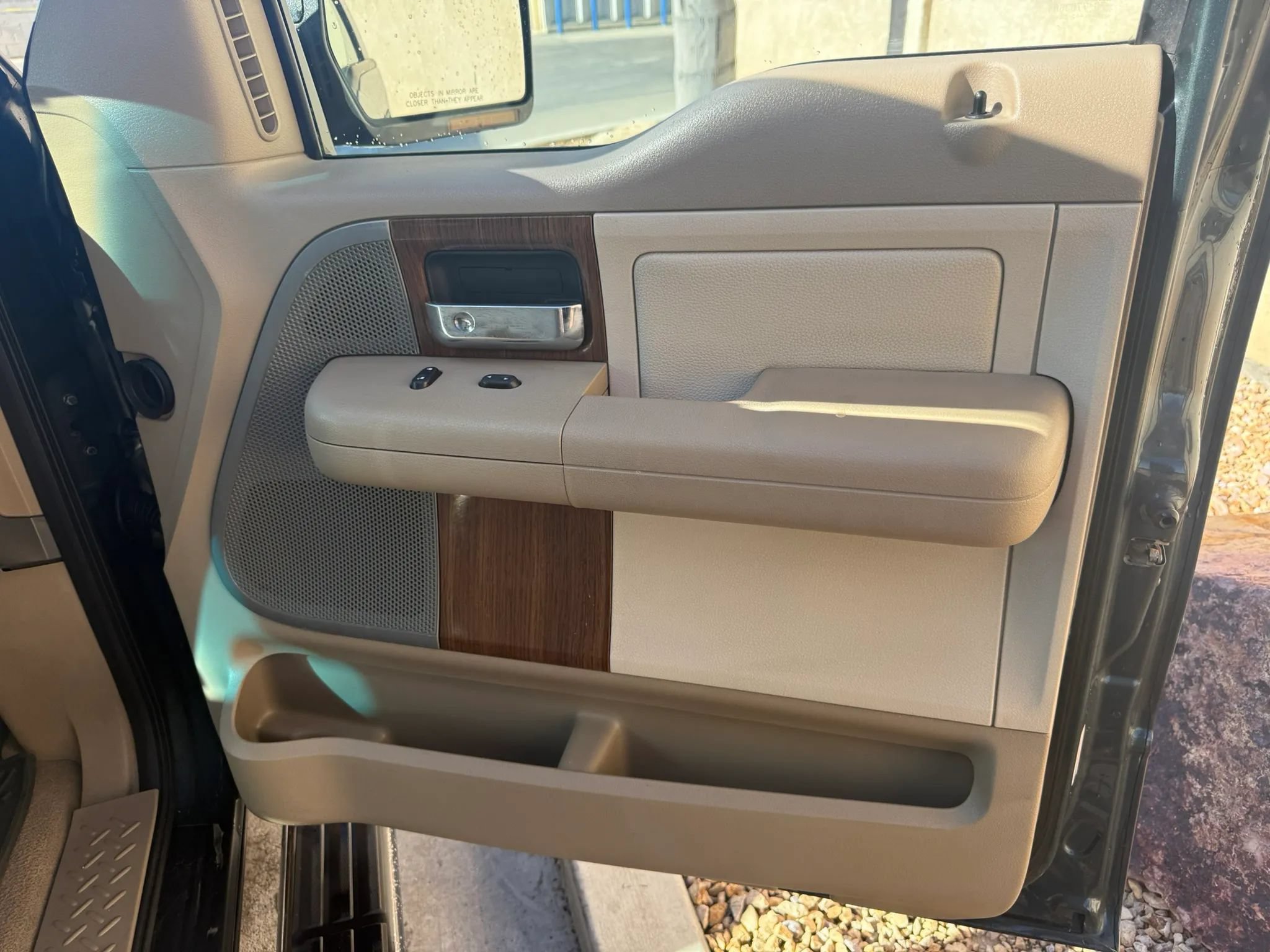 Used 2004 Ford F150 Lariat RWD image 13