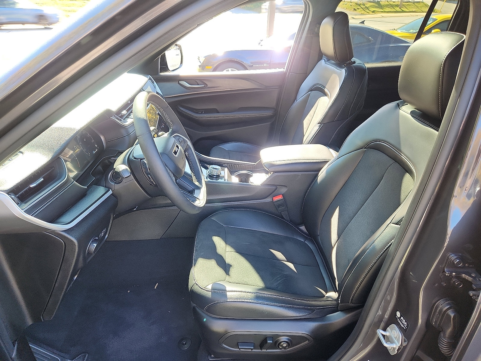 Certified 2025 Jeep Grand Cherokee Altitude image 16