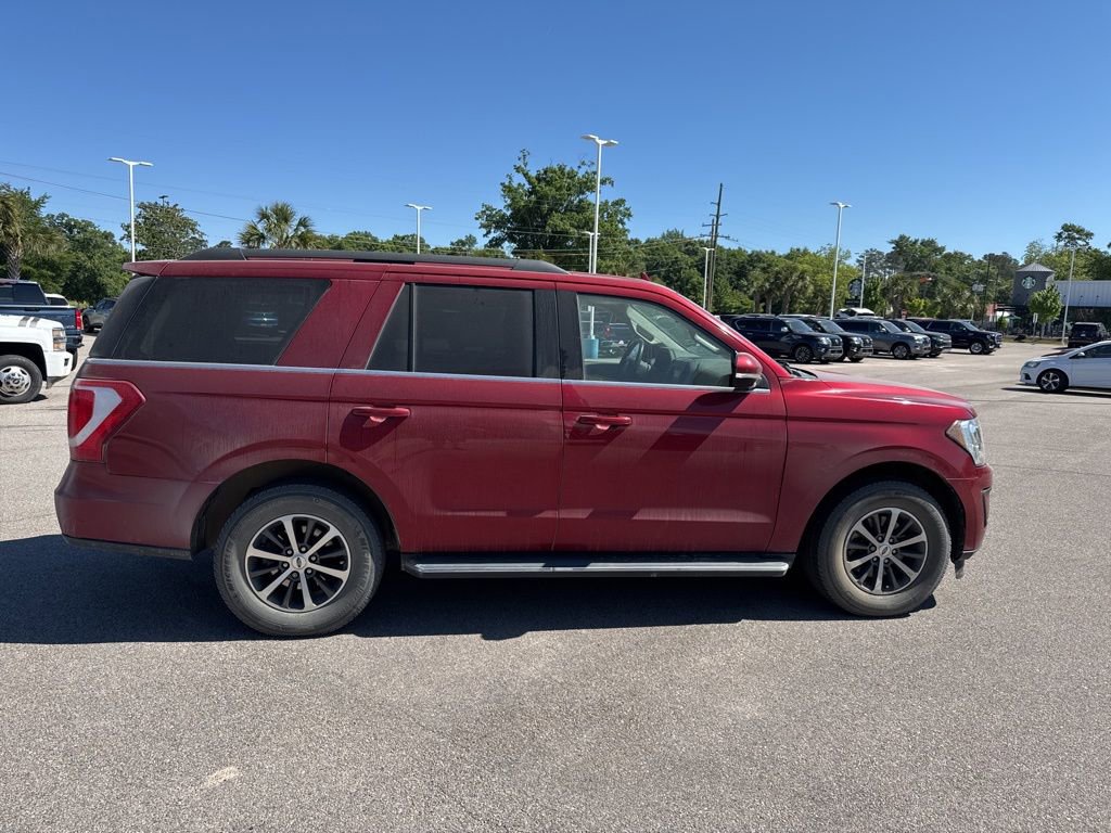 Used 2018 Ford Expedition XLT w/ Equipment Group 202A AWD/4WD image 4