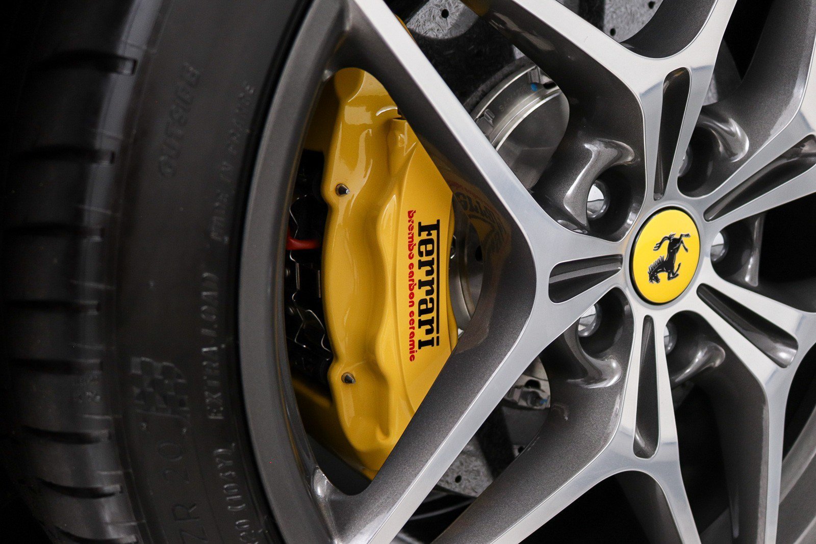 Used 2016 Ferrari California T RWD image 25