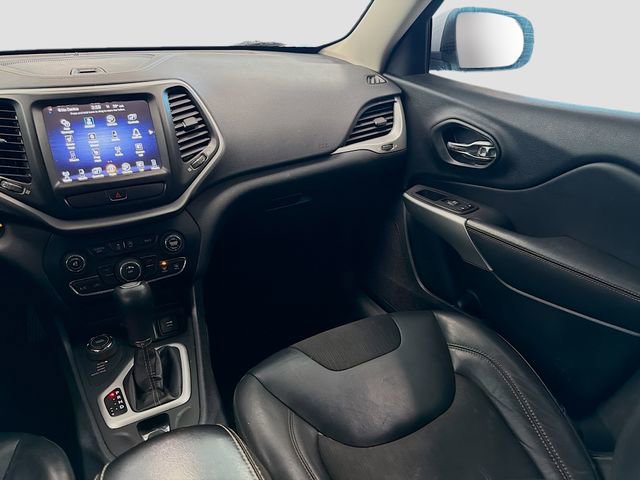 Used 2018 Jeep Cherokee Latitude Plus w/ Cold Weather Group image 21