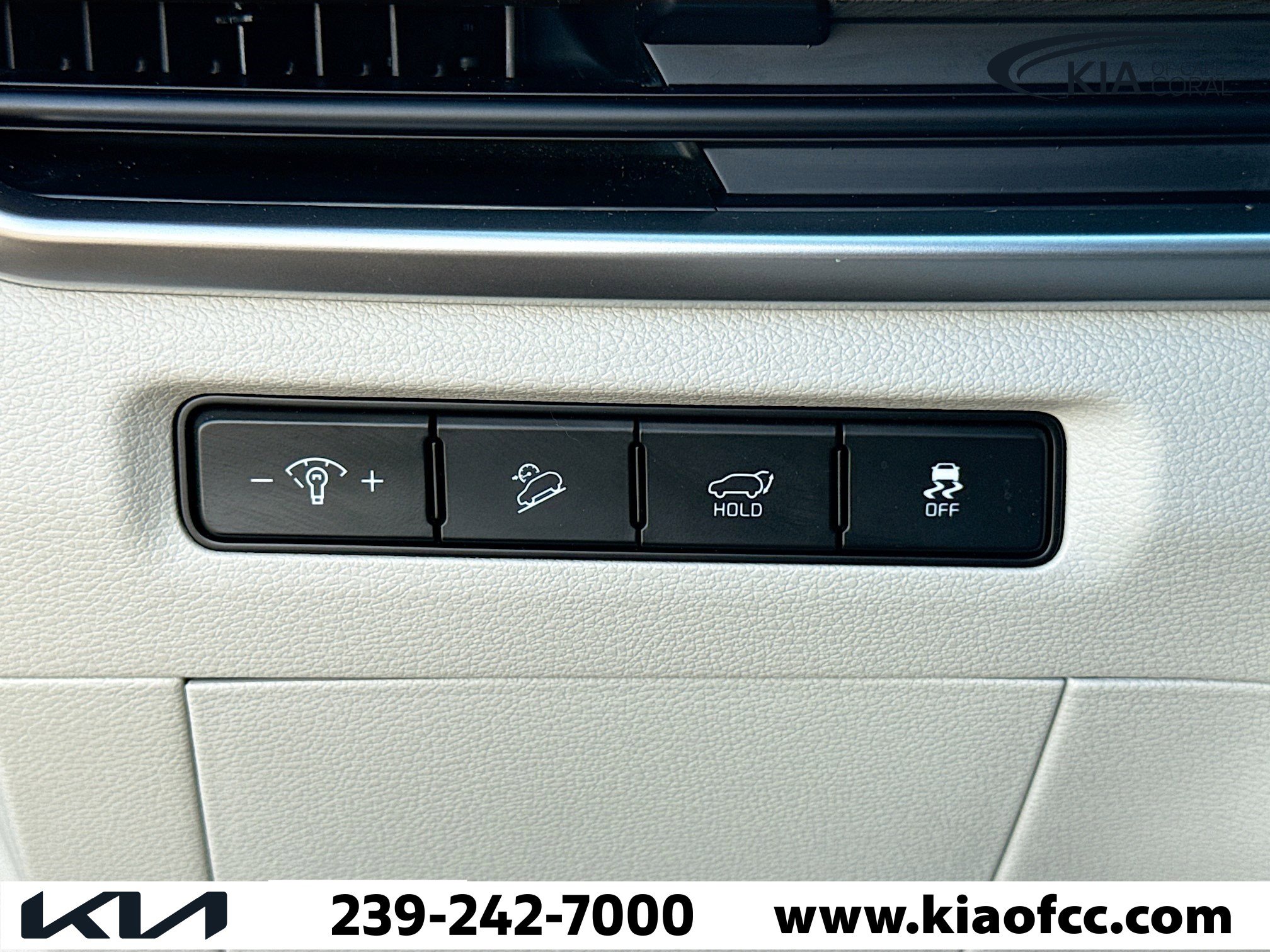 Used 2025 Kia Telluride EX w/ EX Captain's Chair Package image 36