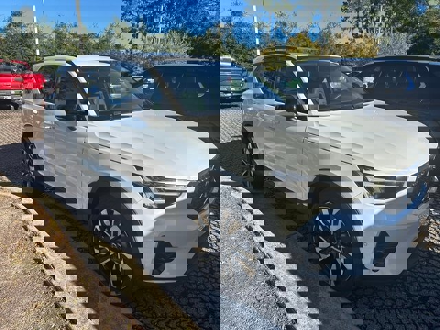 Certified 2024 Volvo XC40 B5 Plus w/ Protection Package Premier image 2