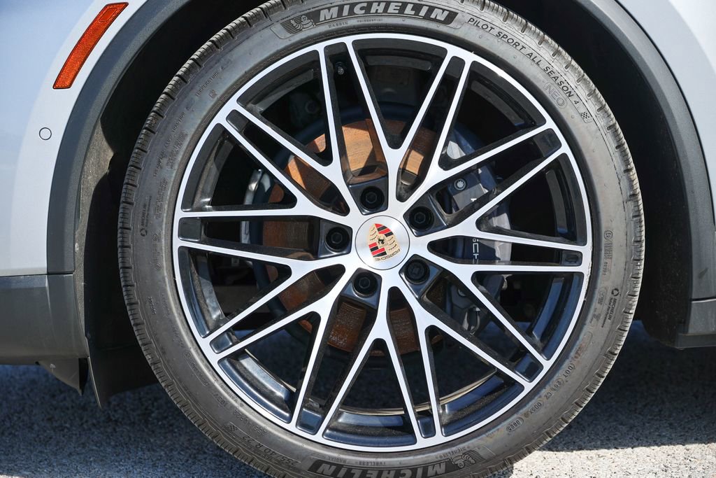 Certified 2025 Porsche Macan 4 Electric image 20