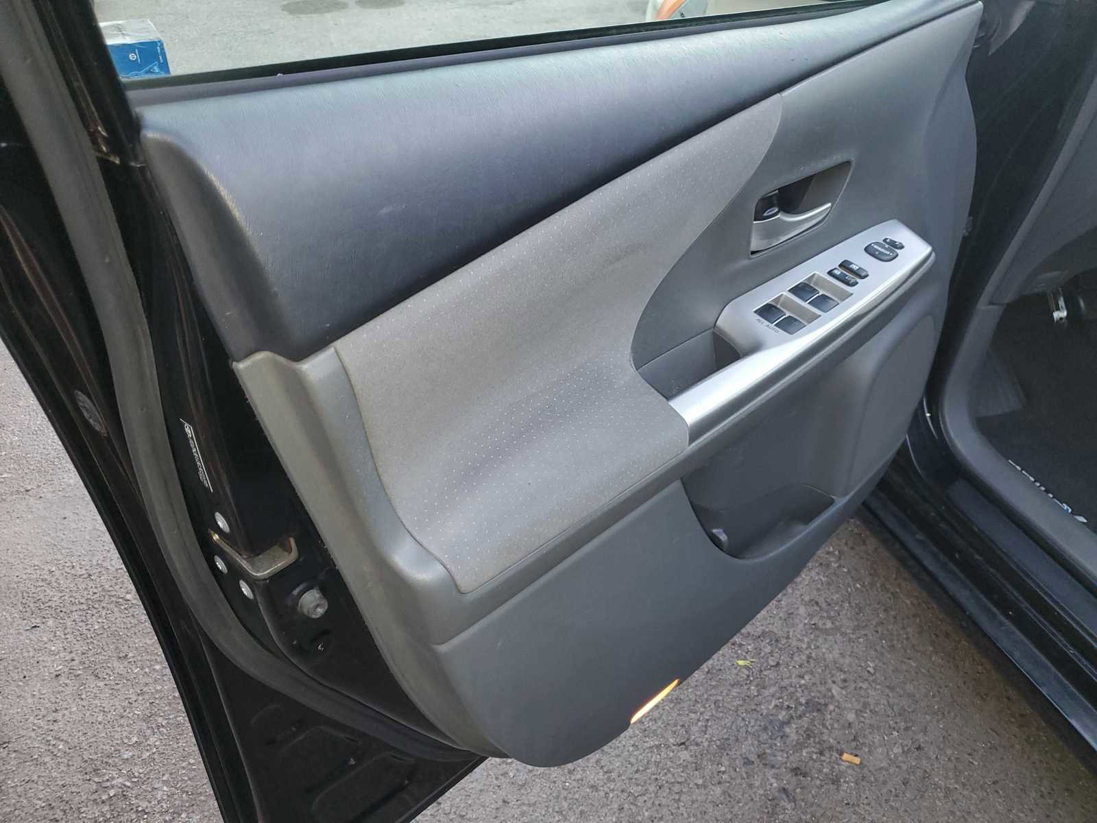 Used 2012 Toyota Prius V Three image 18