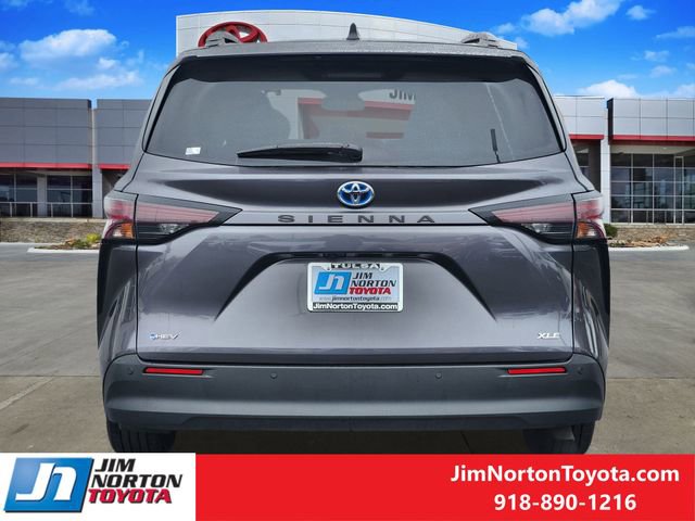 Used 2025 Toyota Sienna XLE image 6