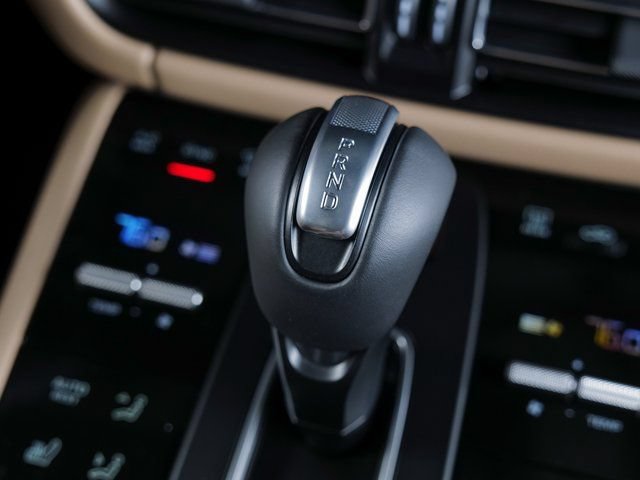 Certified 2026 Porsche Macan AWD/4WD image 17