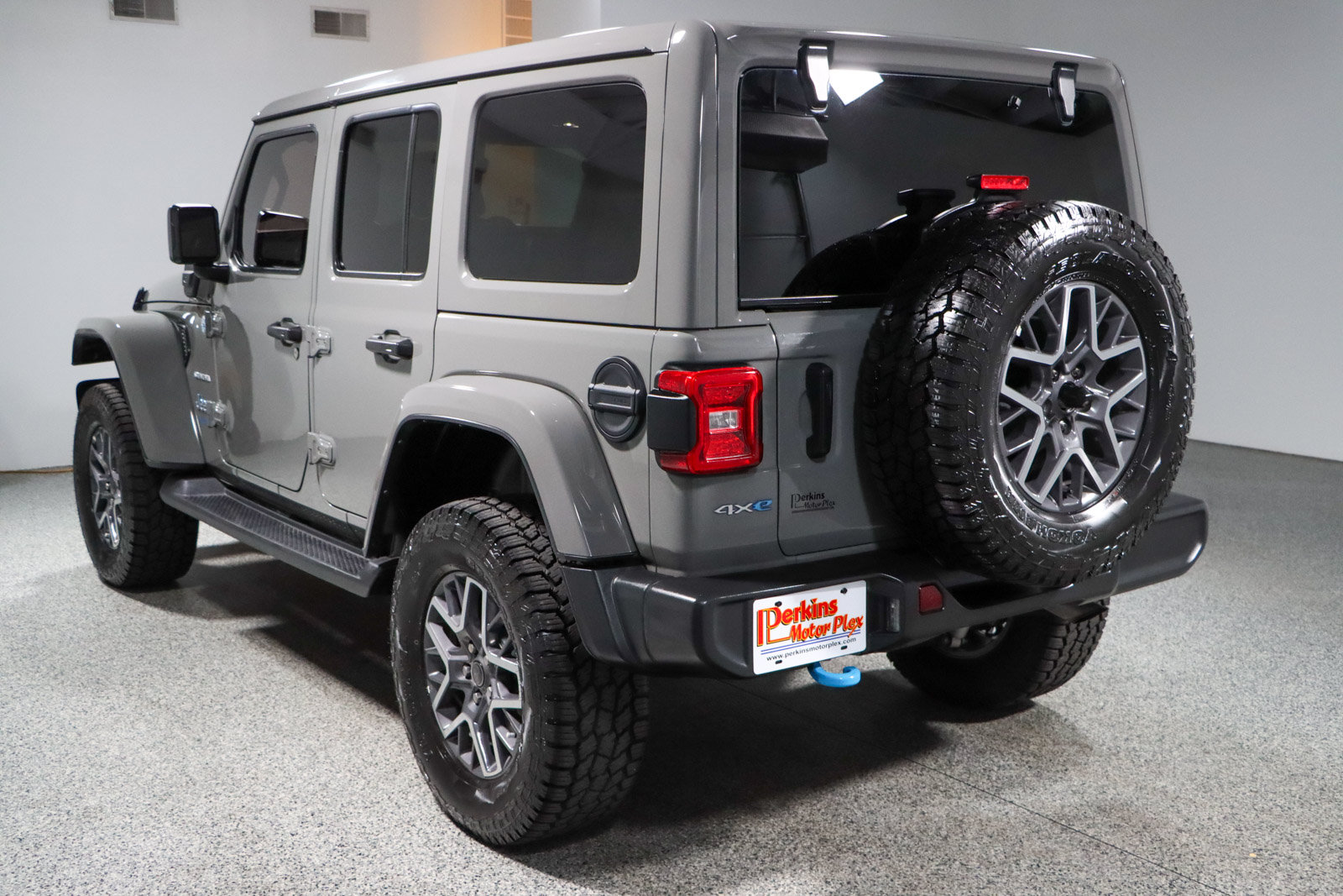 Used 2022 Jeep Wrangler Unlimited Sahara w/ Cold Weather Group AWD/4WD image 9