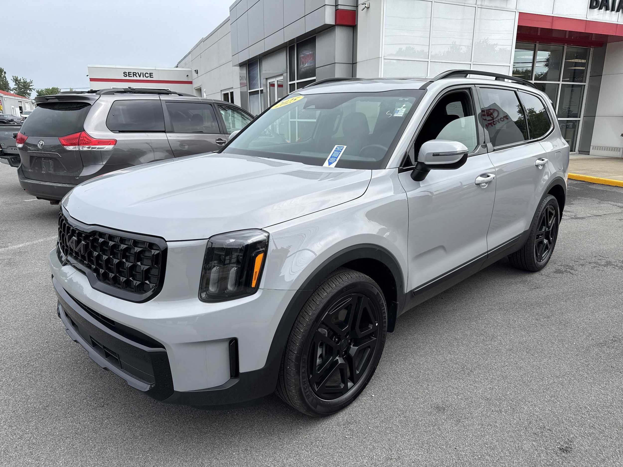 Used 2025 Kia Telluride EX X-Line AWD/4WD image 3