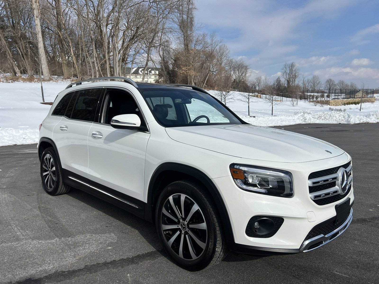 Used 2022 Mercedes-Benz GLB 250 4MATIC image 2