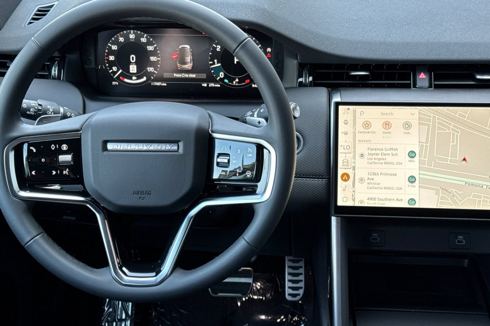 Certified 2025 Land Rover Discovery Sport Dynamic SE AWD/4WD image 15