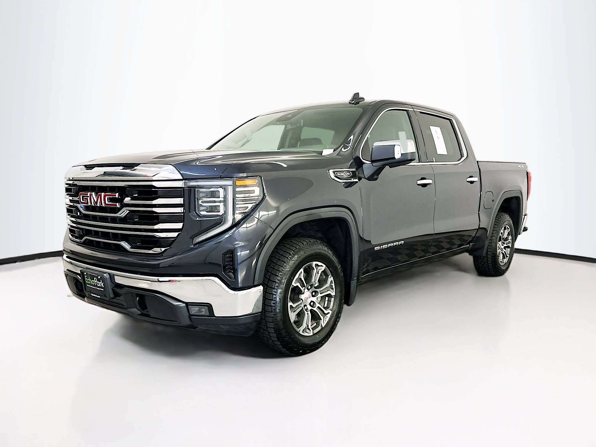 Used 2025 GMC Sierra 1500 SLT image 3
