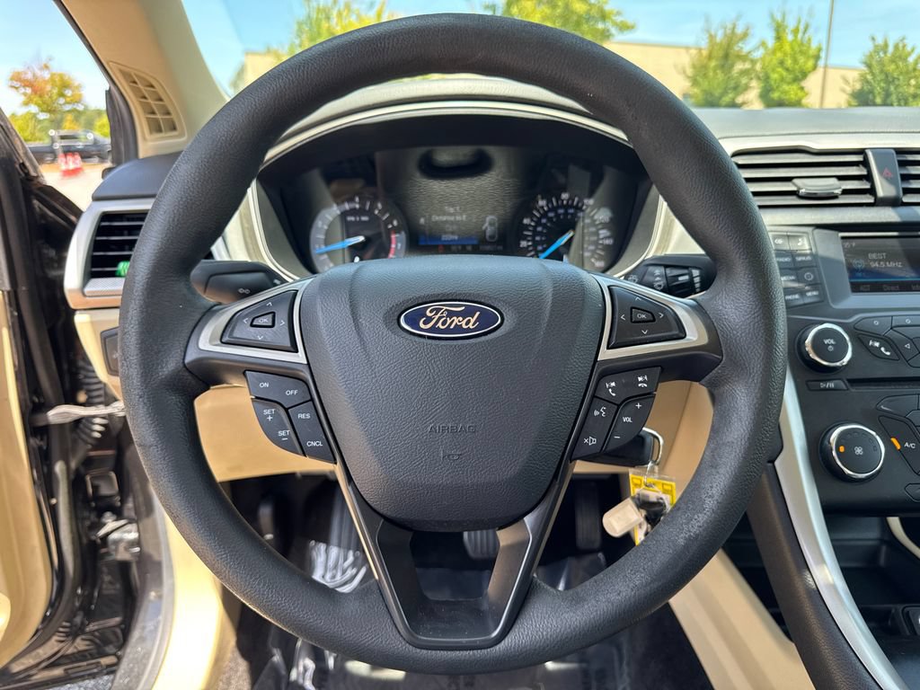 Used 2014 Ford Fusion SE FWD image 25