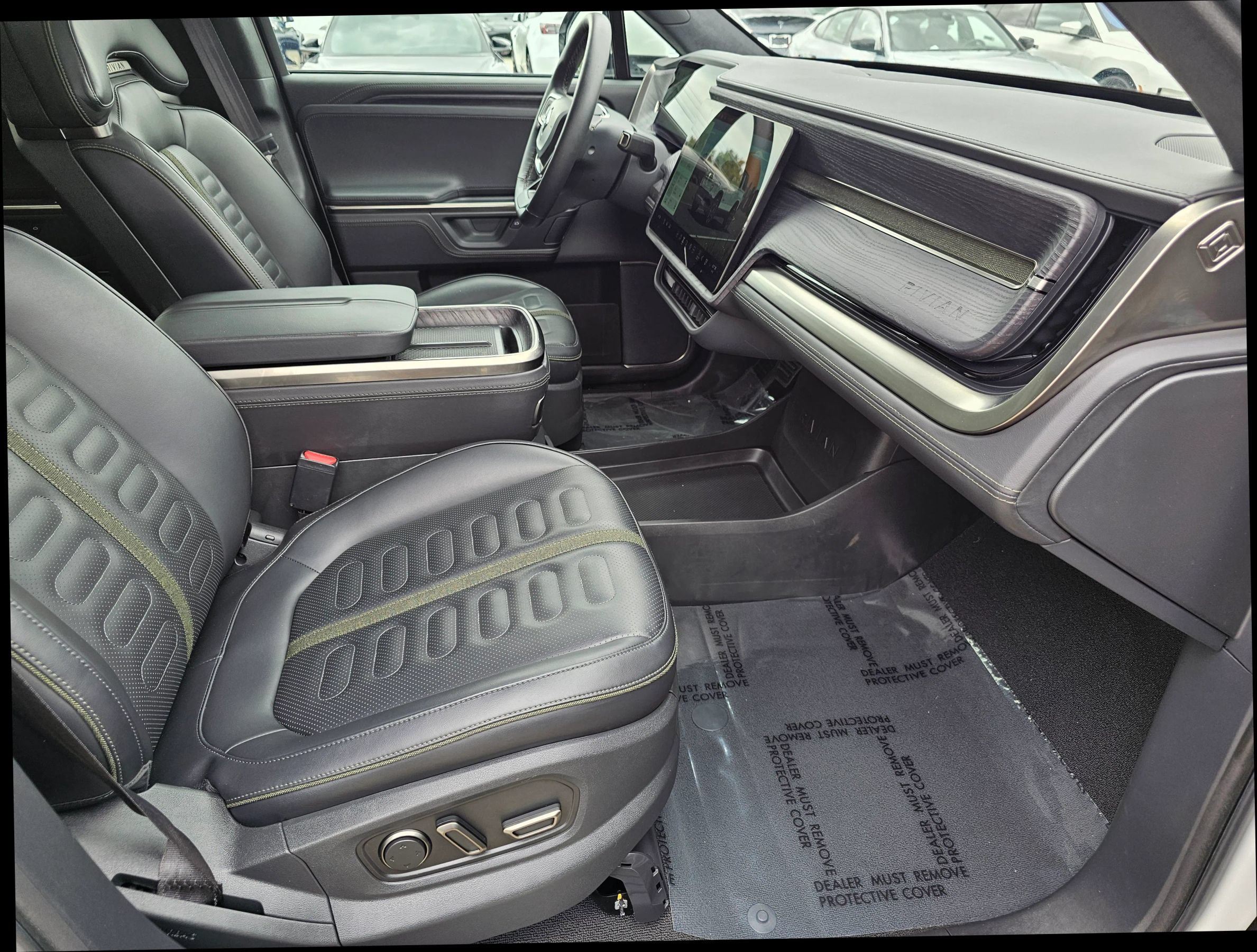 Used 2025 Rivian R1S Adventure Dual AWD/4WD image 29