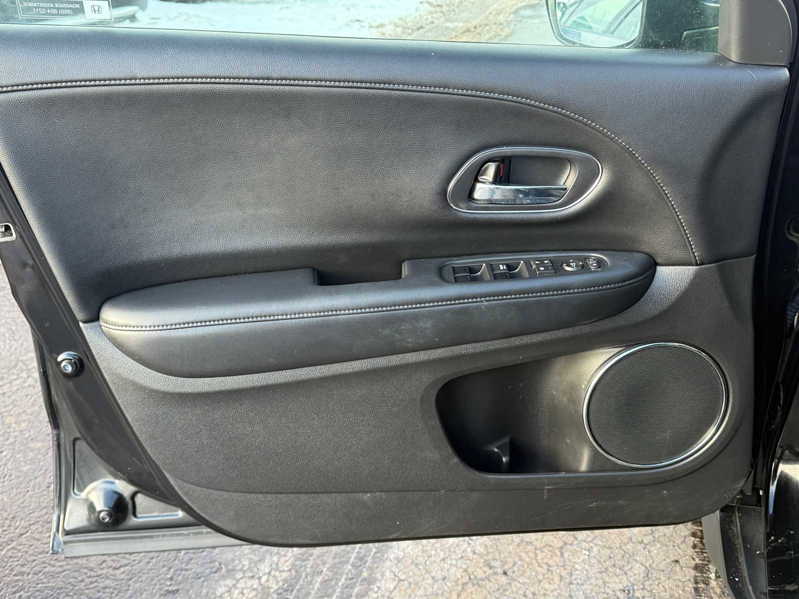 Used 2018 Honda HR-V EX-L image 11