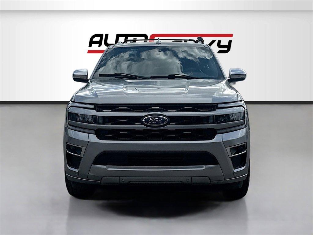 Used 2023 Ford Expedition Platinum image 2