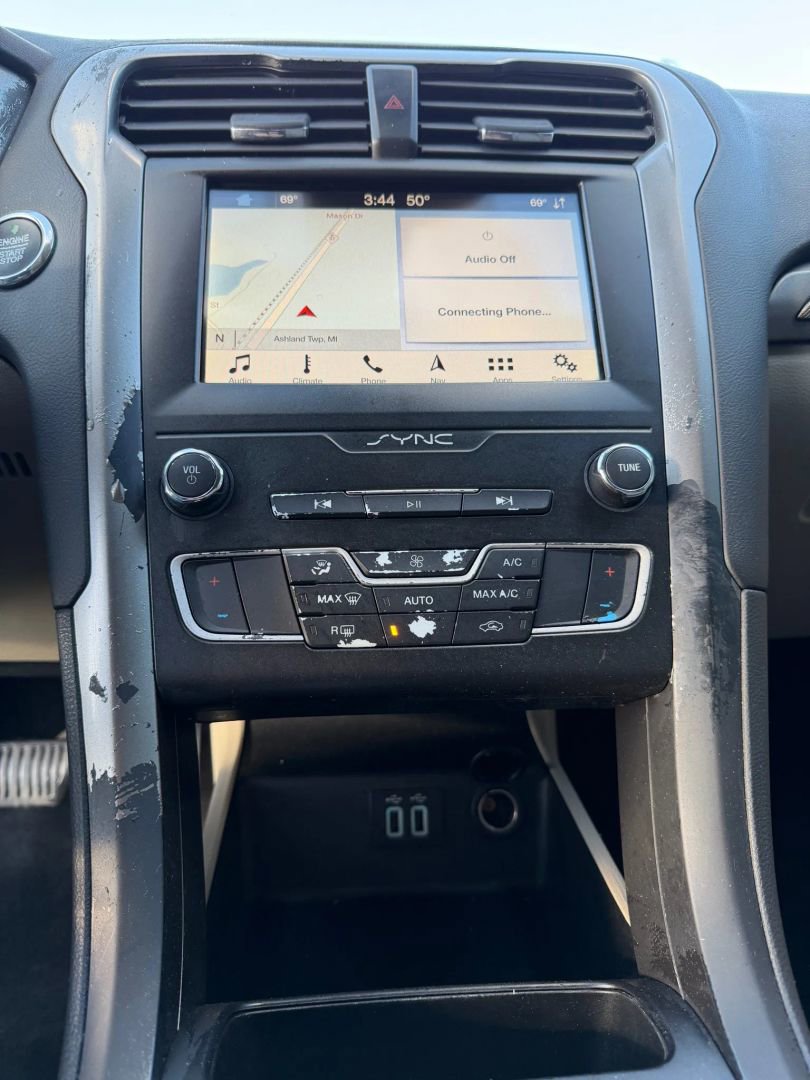 Used 2019 Ford Fusion SE image 21