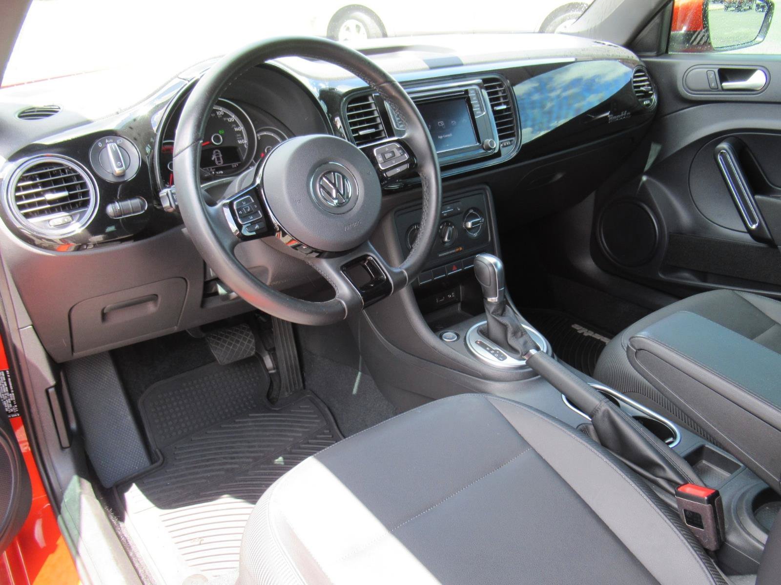 Used 2018 Volkswagen Beetle 2.0T S w/ Style & Comfort Package For S FWD image 16