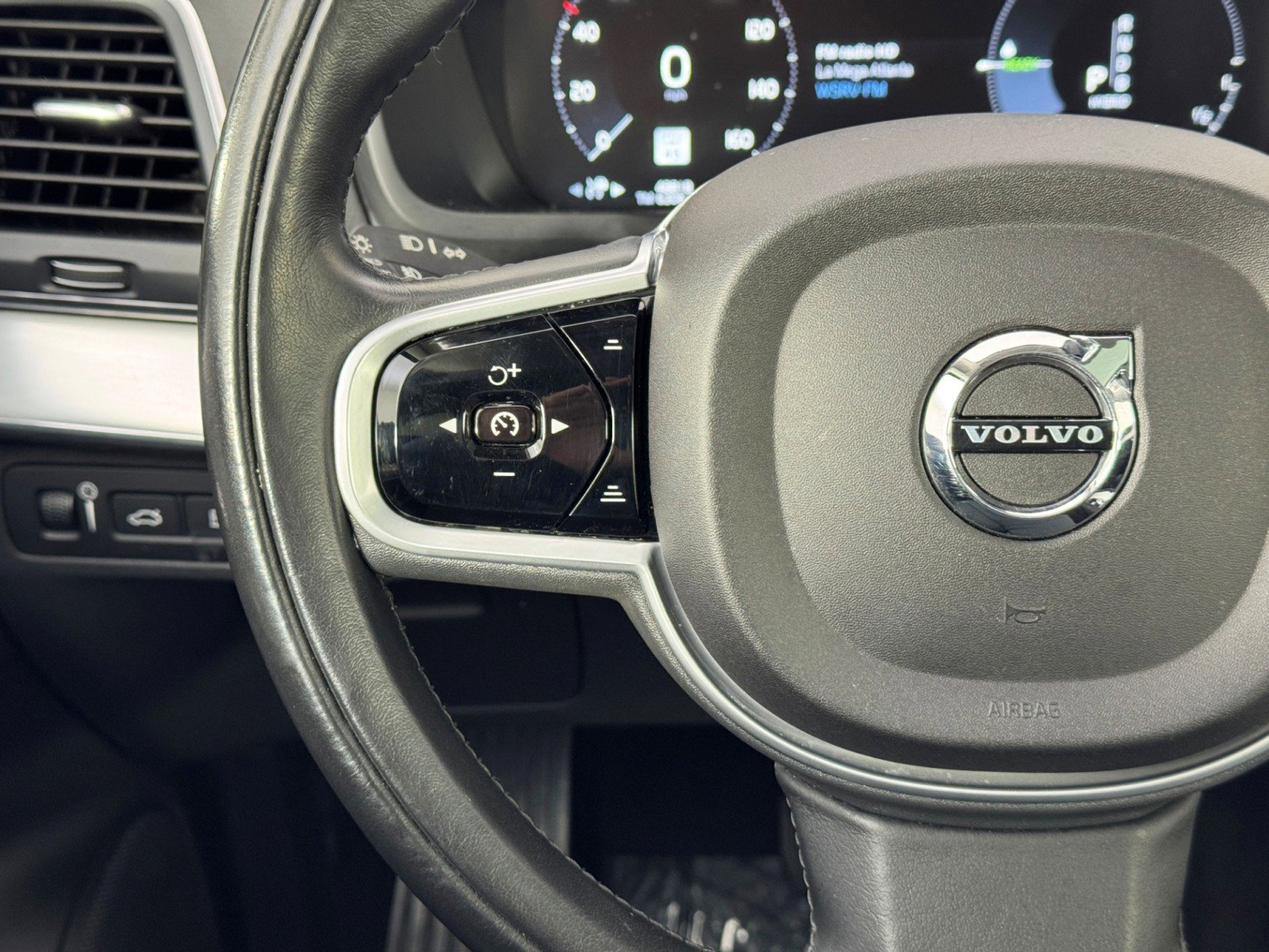 Used 2018 Volvo XC90 T8 Momentum w/ Convenience Package AWD/4WD image 21