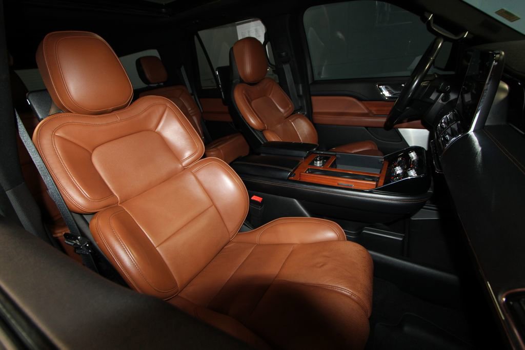 Used 2018 Lincoln Navigator L Reserve image 25