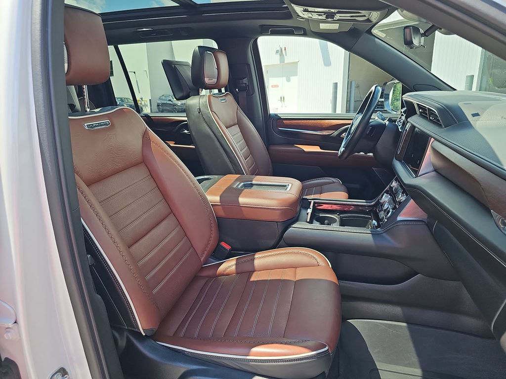 Used 2023 GMC Yukon XL Denali Ultimate w/ LPO, Floor Liner Package AWD/4WD image 11