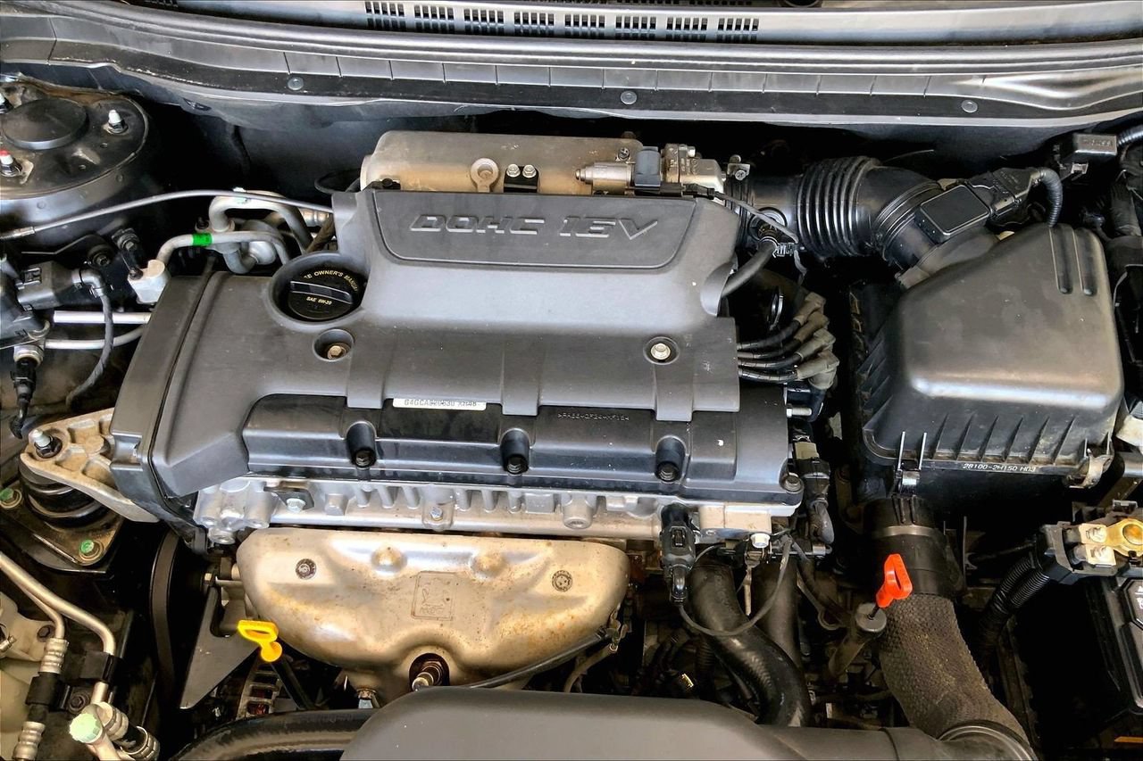 Used 2010 Hyundai Elantra GLS FWD image 31