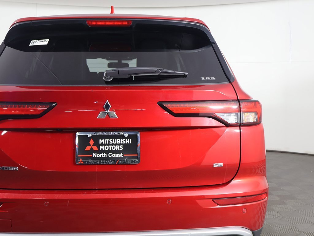 Used 2024 Mitsubishi Outlander SE Black Edition image 17