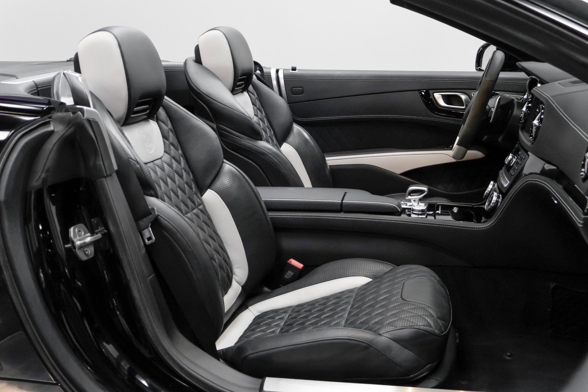 Used 2015 Mercedes-Benz SL 63 AMG w/ Driver Assistance Package image 48