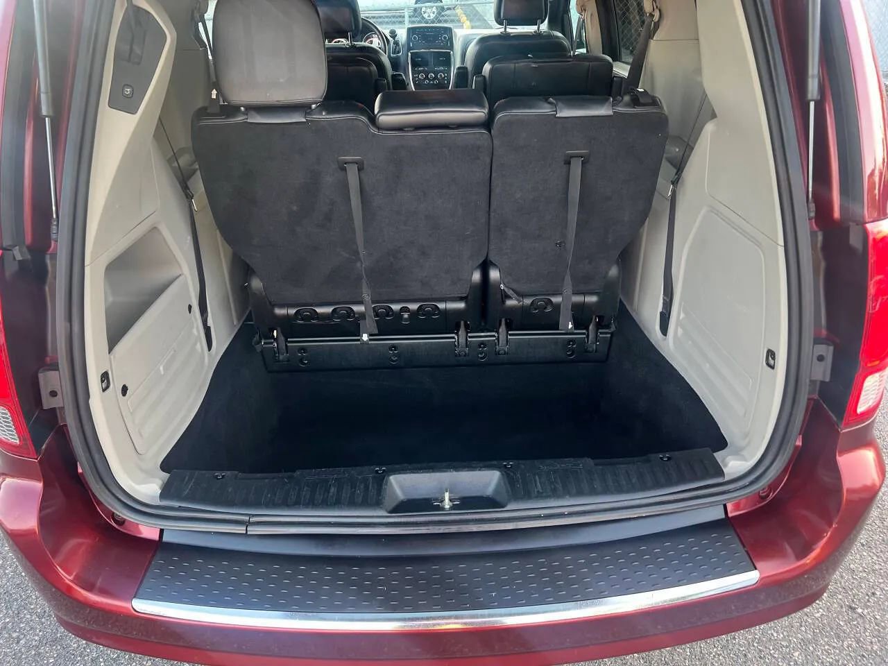 Used 2017 Dodge Grand Caravan SXT FWD image 14