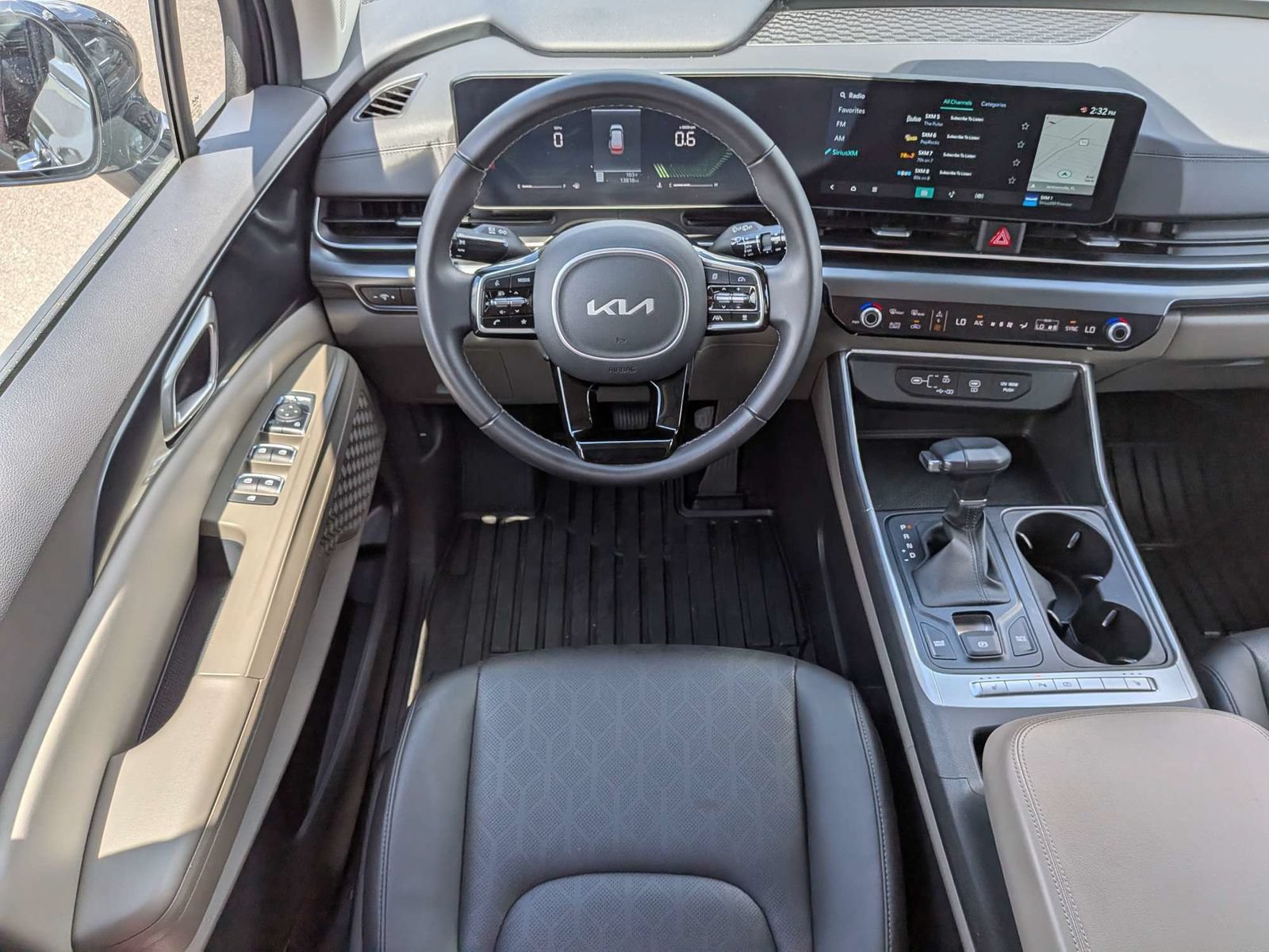 Used 2026 Kia Carnival FWD image 17