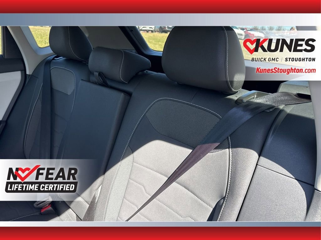 Used 2025 Volkswagen Taos SE AWD/4WD image 38