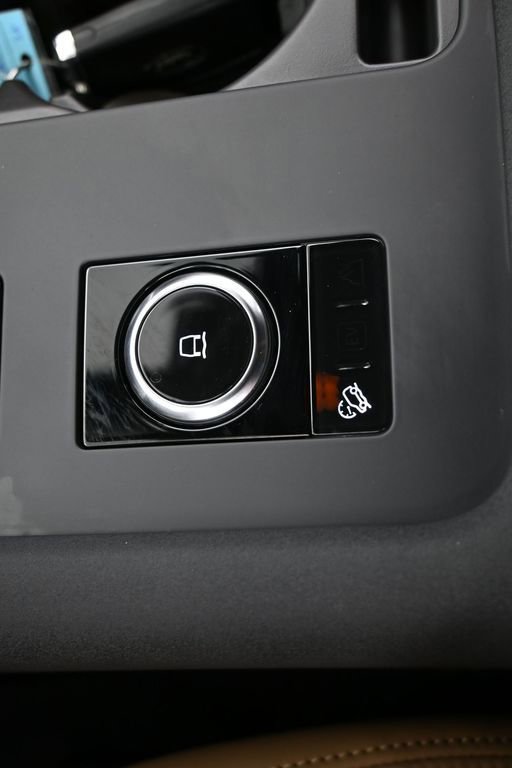 Used 2026 Land Rover Discovery Limited Edition image 28