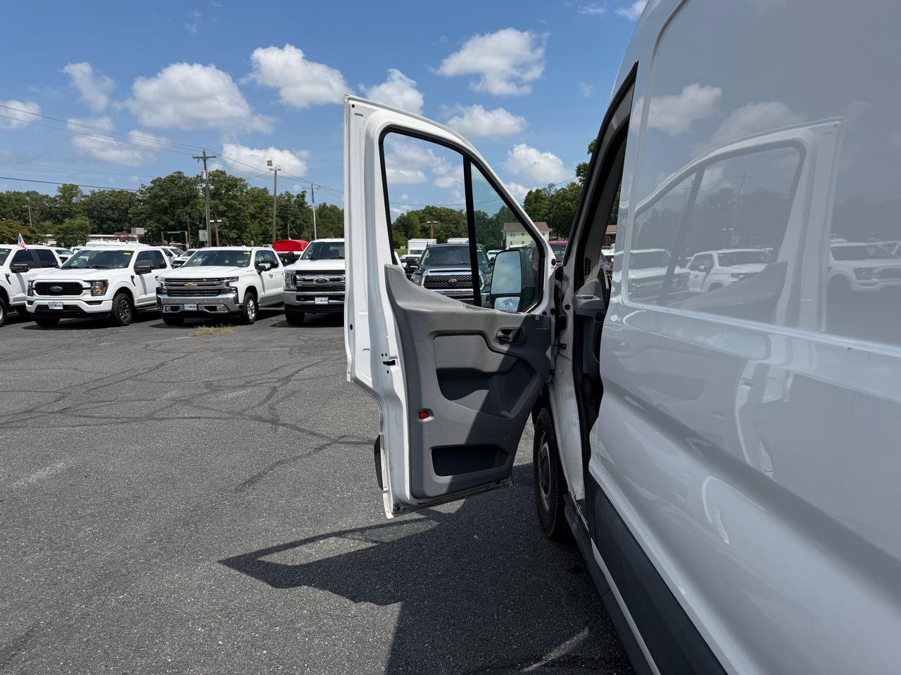 Used 2019 Ford Transit 250 148 Medium Roof RWD image 15